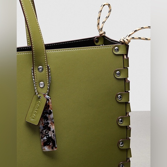 Authentic Large Re-Laceable Tote In Coachtopia Leather - Picture 10 of 14